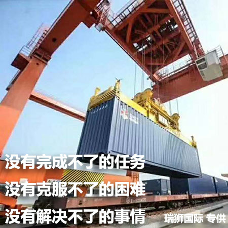 深圳港位于珠江口以東，南海大亞灣以西的深圳市兩翼。深圳市的海岸線被香港九龍半島分成東西兩部分，因而深圳港分為西部港區(qū)和東部港區(qū)。